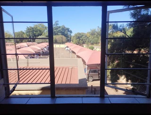 2 BEDROOM PROPERTY TO RENT IN CLUBVIEW
